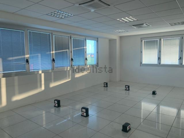 Ufficio in vendita di 217 m² in Via Magistrini, 3
