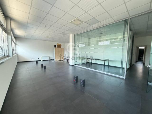 Ufficio in vendita di 219 m² in Via di Vittorio
