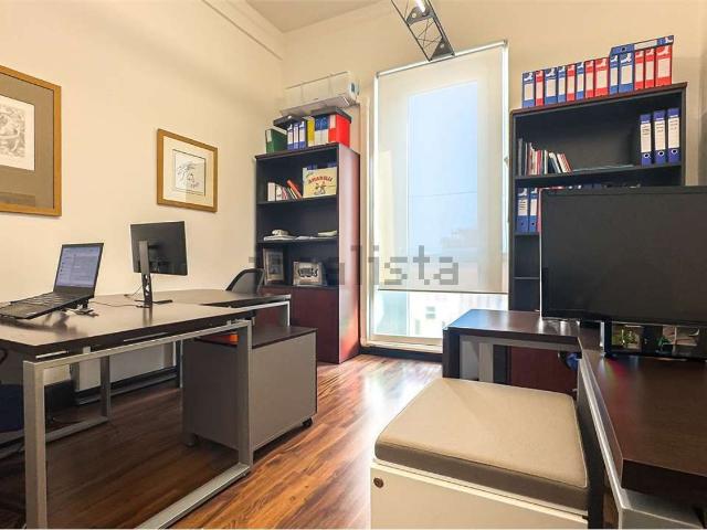 Ufficio in vendita di 219 m² in Viale Bonaria