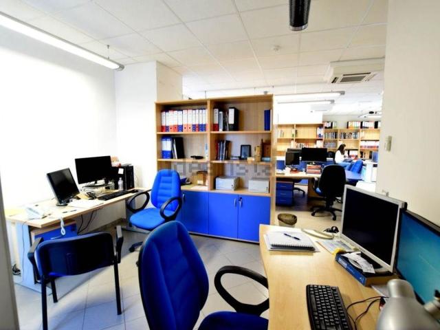 Ufficio in vendita di 210 m²