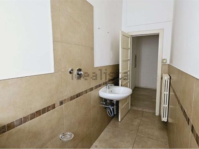 Ufficio in vendita di 210 m² in Via Anita Garibaldi