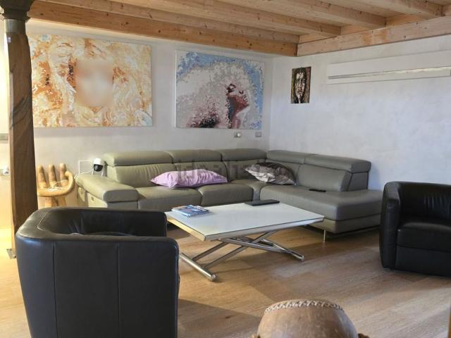 Ufficio in vendita di 210 m² in Via Lombardia