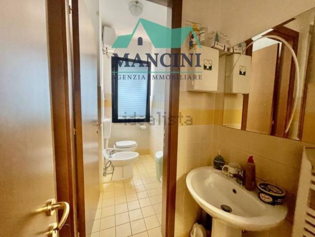 Ufficio in vendita di 210 m² in Via Trento, 3