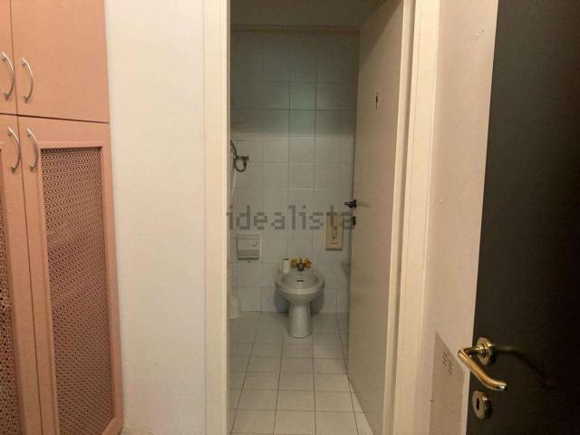 Ufficio in vendita di 224 m² in Via Y. A. Gagarin, 202