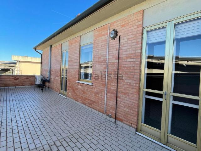 Ufficio in vendita di 225 m² in Via Donizetti, 24
