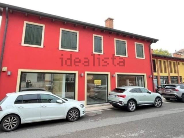 Ufficio in vendita di 225 m² in Via Gio Batta Troiani, 39