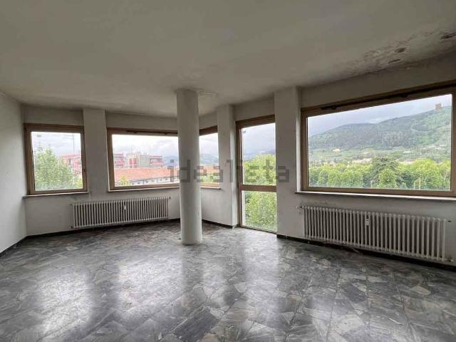 Ufficio in vendita di 225 m² in Viale Vittorio Veneto, 78