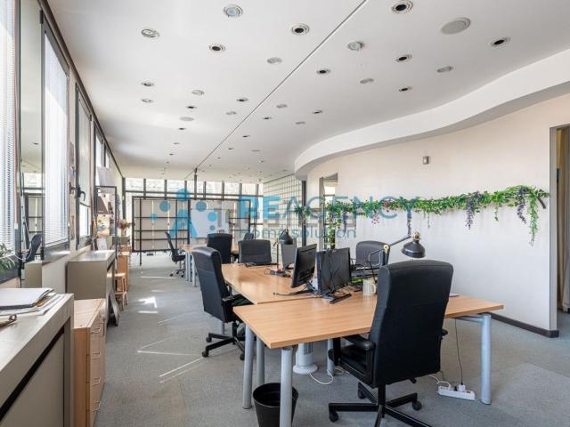 Ufficio in vendita di 228 m² in Viale Francesco Crispi