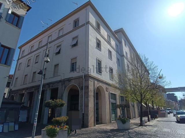 Ufficio in vendita di 229 m² in Corso del Popolo, 161