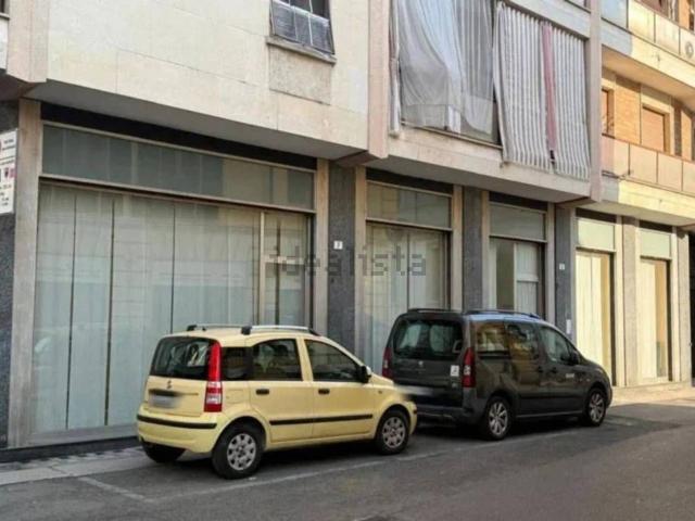 Ufficio in vendita di 229 m² in Via Cremona, 5