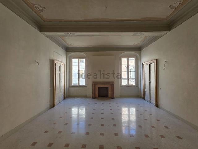 Ufficio in vendita di 220 m² in Strada Luigi Carlo Farini