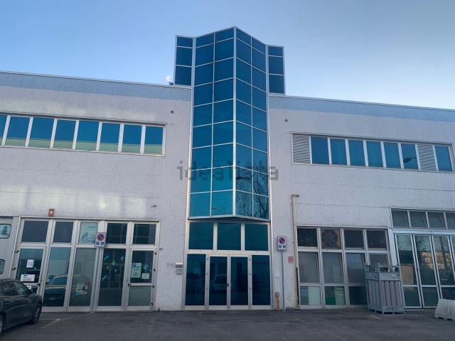 Ufficio in vendita di 220 m² in Via Magistrini, 3