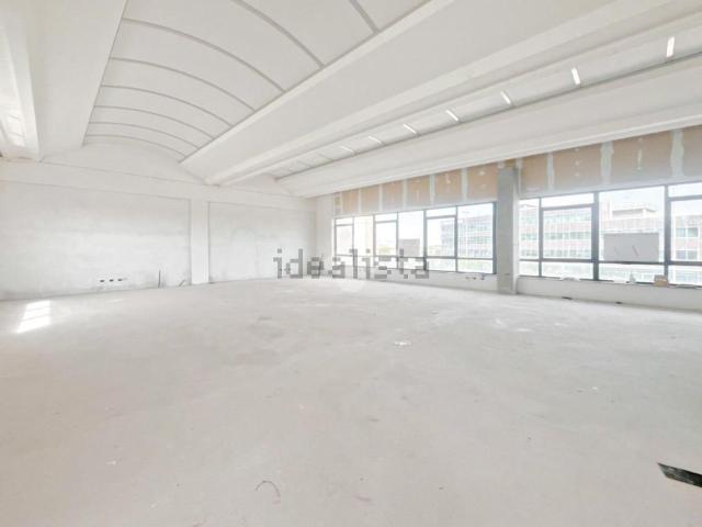 Ufficio in vendita di 220 m² in Via del Crociale