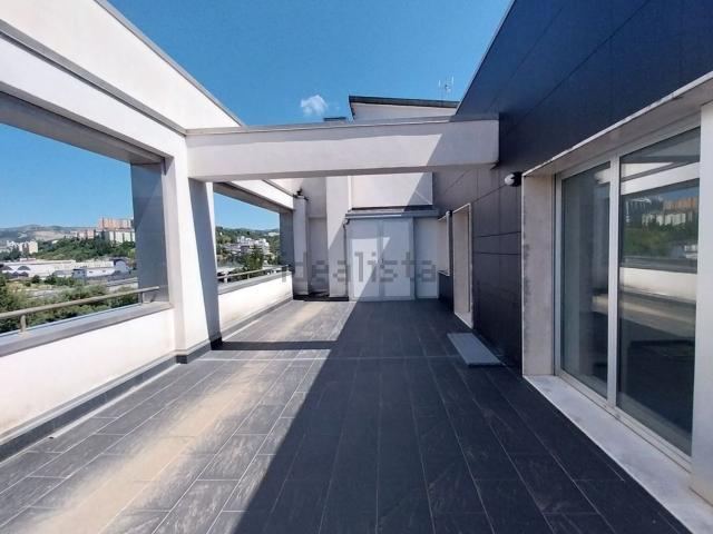Ufficio in vendita di 220 m² in Via della Tecnica, 4