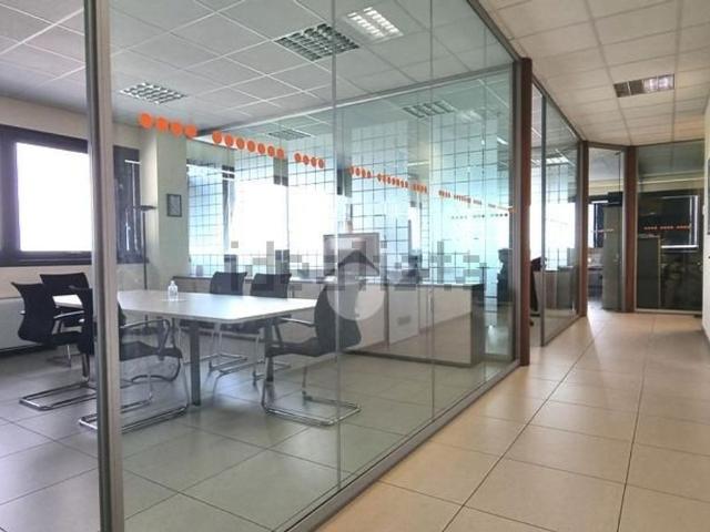 Ufficio in vendita di 220 m² in Via Giuseppe Brini, 45