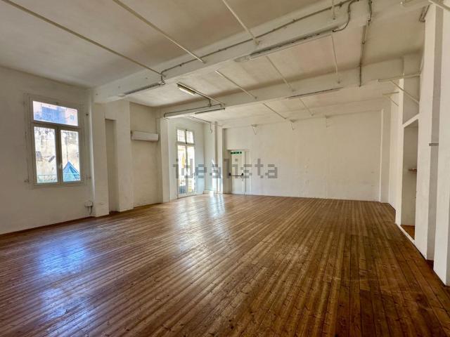 Ufficio in vendita di 220 m² in Via Silvio Bonfante