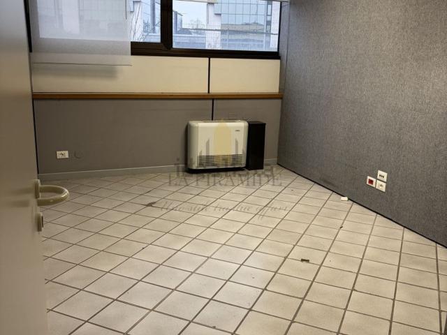 Ufficio in vendita di 220 m² in Via Venezia, 55