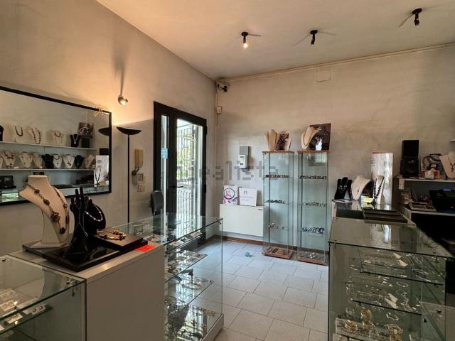 Ufficio in vendita di 221 m²