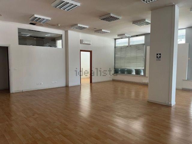 Ufficio in vendita di 223 m² in Via Antonio Marangoni