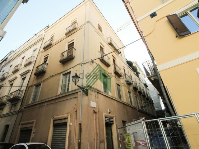 Ufficio in vendita di 234 m² in Via Andrea Costantini, 18