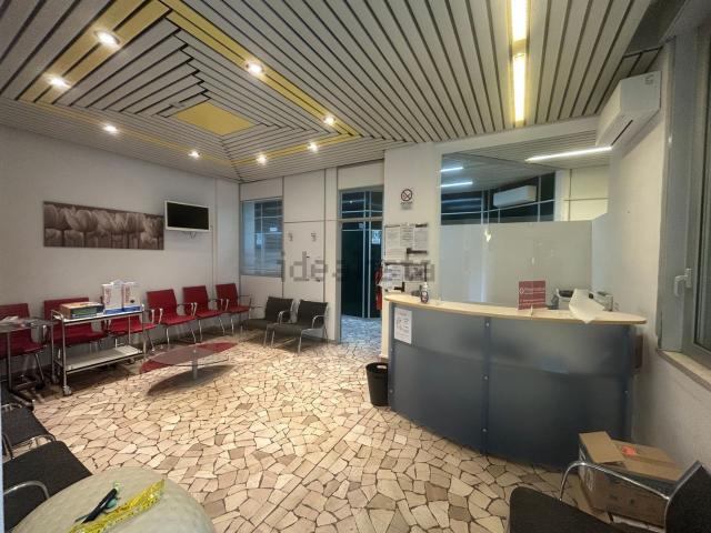 Ufficio in vendita di 235 m² in Piazzale della Stazione