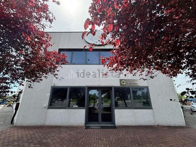 Ufficio in vendita di 2300 m² in Via XXV Aprile
