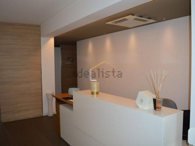 Ufficio in vendita di 230 m² in Via F. T. Marinetti, 9