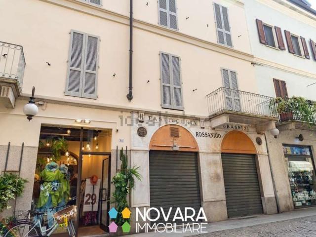 Ufficio in vendita di 230 m² in Via Fratelli Rosselli, 4
