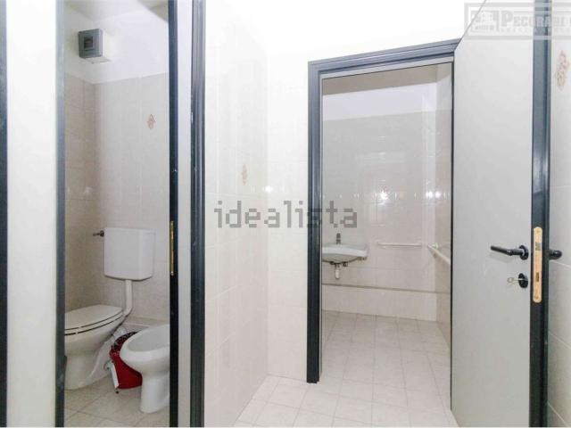 Ufficio in vendita di 230 m² in Via Pietro Giardini