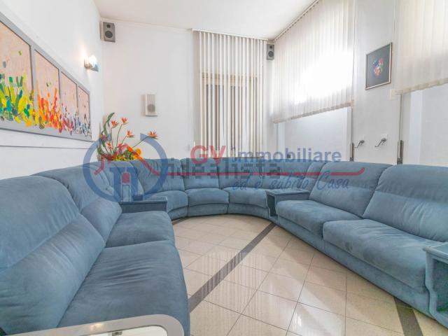 Ufficio in vendita di 230 m² in Via Trento