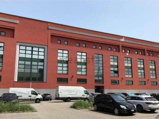 Ufficio in vendita di 233 m² in Via Banchina dell&apos  Azoto, 15