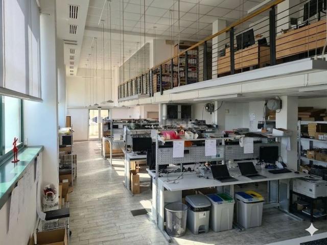 Ufficio in vendita di 244 m² in Via Padova