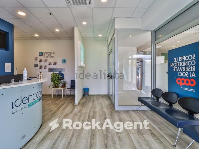 Ufficio in vendita di 247 m² in Via Amilcare Ponchielli, 23