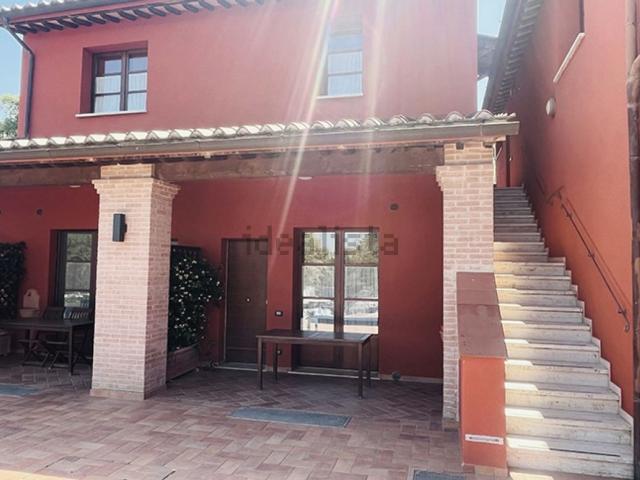 Ufficio in vendita di 240 m² in Borgo etrusco