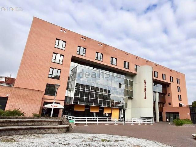 Ufficio in vendita di 240 m² in Piazza Pericle Fazzini, 8