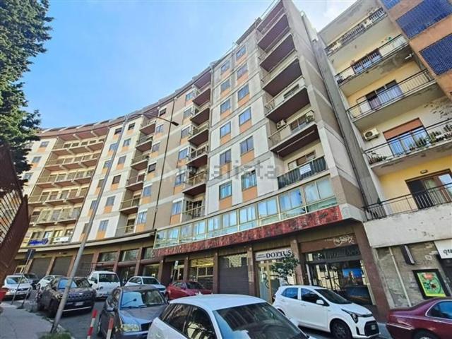 Ufficio in vendita di 240 m² in Via A. De Gasperi