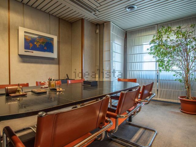 Ufficio in vendita di 240 m² in Via Benedetto Croce, 11