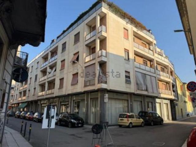 Ufficio in vendita di 240 m² in Via Faà di Bruno Emilio, 62