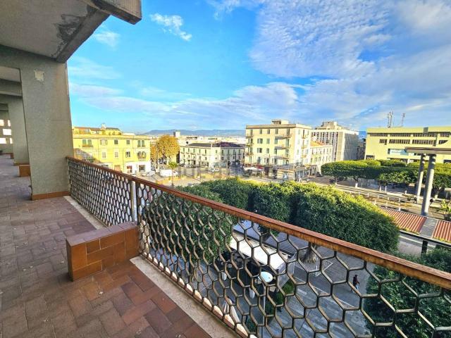 Ufficio in vendita di 241 m² in Via dei Mille, 65