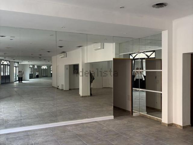 Ufficio in vendita di 242 m²