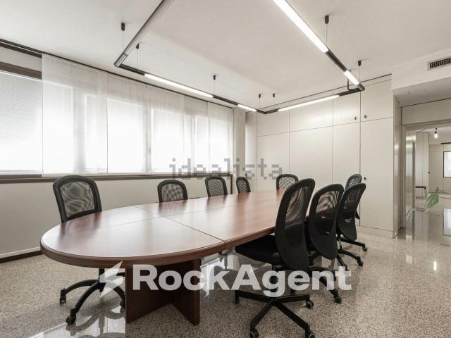 Ufficio in vendita di 242 m² in Corso Stati Uniti, 23