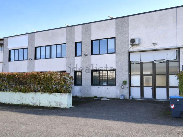 Ufficio in vendita di 242 m² in Via Cartiera