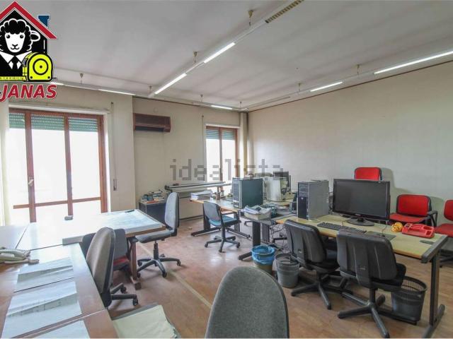 Ufficio in vendita di 255 m² in Via Pasquale Tola, 6