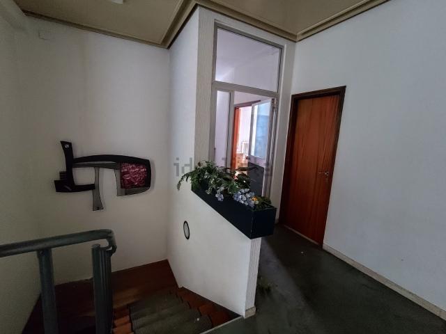 Ufficio in vendita di 256 m² in Via Barignani