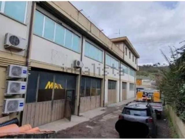 Ufficio in vendita di 256 m² in Via Poggilupi