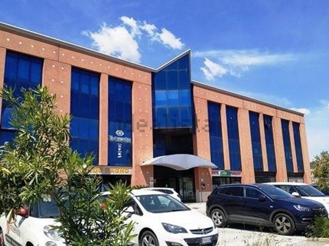 Ufficio in vendita di 250 m²