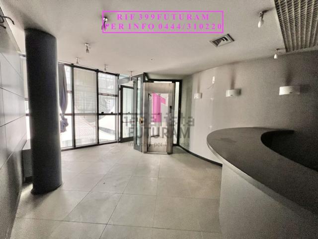 Ufficio in vendita di 250 m²