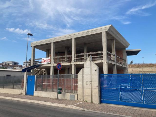 Ufficio in vendita di 250 m² in Via Alento, 19