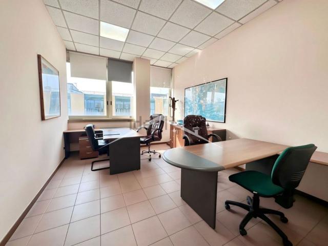Ufficio in vendita di 250 m² in Via del Risorgimento, 10