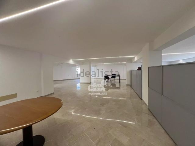 Ufficio in vendita di 250 m² in Via Francesco Crispi